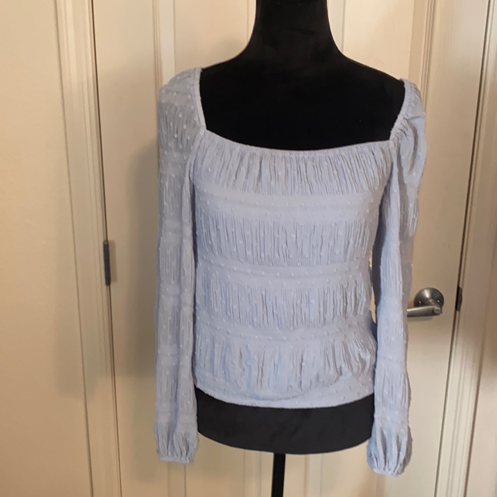 French Kiss 💋 Lt blue Cropped blouse Size L